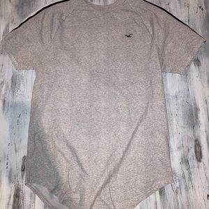 Grey Hollister curved hem tee (S)